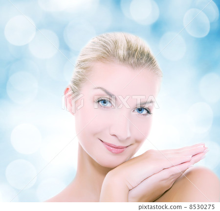 Beautiful young woman over abstract blurred background 8530275