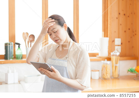 廚房40年代的家庭主婦 8557255