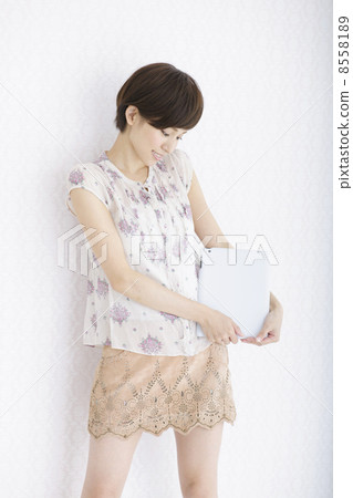 young woman      8558189