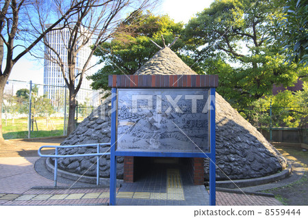 Izuko ruins of Tokyo · The remains of the vertical hole in the Jomon period 8559444