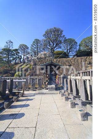 Tokyo Metropolitan Government · Sengakuji Temple Oishi and Ako Romanji 47 Tombs 8559850