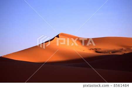 Occidental desert sand dunes 8561484