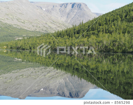 Lake in the mountains 8565298