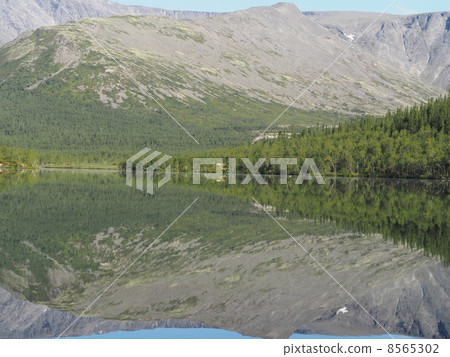 Lake in the mountains Lake in the mountains 8565302