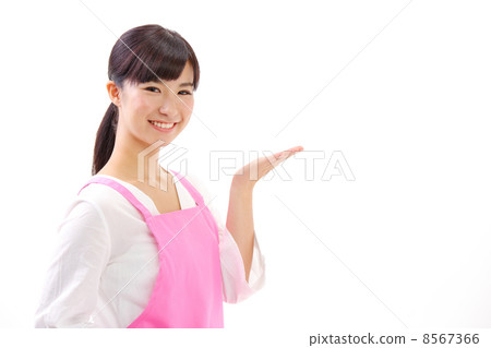 A woman who had an apron 8567366