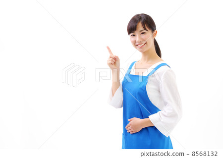 A woman who had an apron 8568132