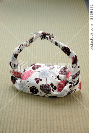 Various uses of wrapping cloth 8569181