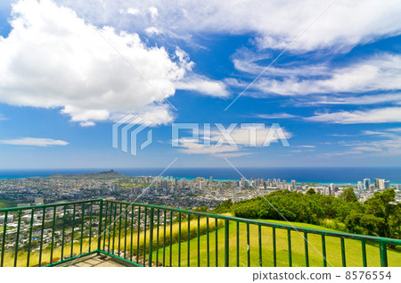 View from the hill of Hawaii Oahu Tantalus (noon) Observation Deck in the direction of Diamond Head and Waikiki View from the hill of Hawaii Oahu Tantalus (noon) Observation Deck in the direction of Diamond Head and Waikiki 8576554