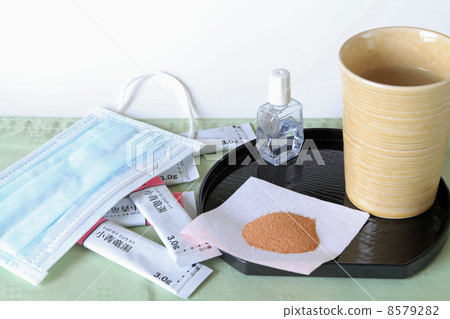 Measures against hay fever 8579282