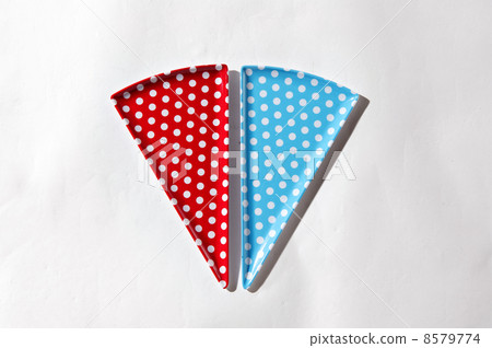 colourful triangular tray 8579774
