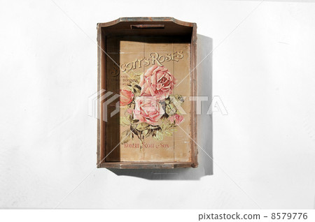 vintage tray with floral design 8579776