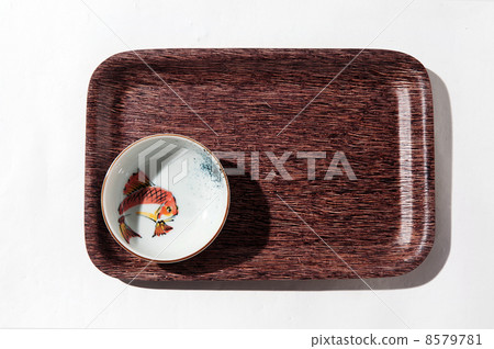 wooden tray with empty bowl 8579781