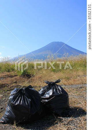 Fuji and garbage 8582131