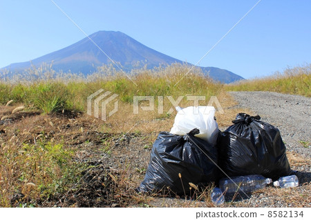 Fuji and garbage 8582134