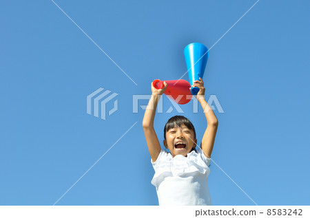 Girls supporting the blue sky (megaphone) Girls supporting the blue sky (megaphone) 8583242
