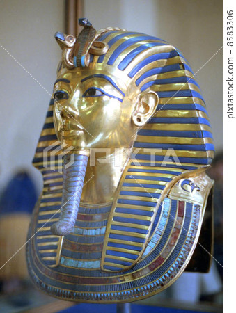 Tutankhamun's golden mask 8583306