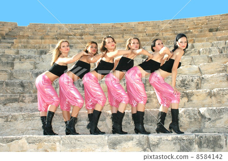 Modern dancers 8584142