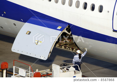 Workers at the airport 8587868