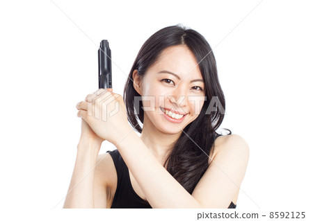 一個女人拿著槍 8592125