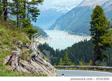 View to Gepatsch-Stausee lake  (Austria) 8592800
