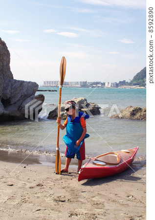 Child with sea kayak and paddle for children 8592890