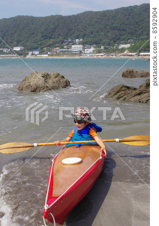 孩子們穿著皮划艇的孩子 孩子們穿著皮划艇的孩子 8592904