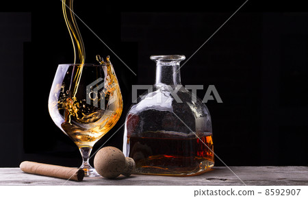 Cognac glass shrouded in a smoke 8592907