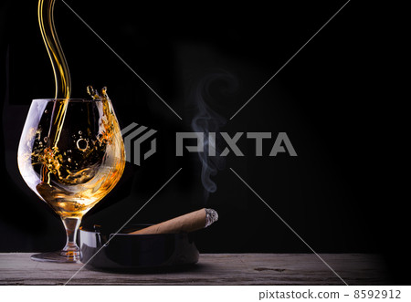 Cognac glass shrouded in a smoke 8592912