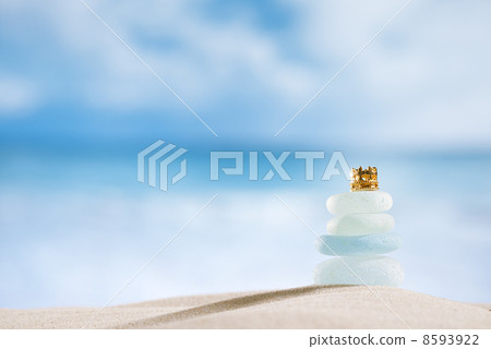 sea glass seaglass with crown, ocean , beach and seascape 8593922