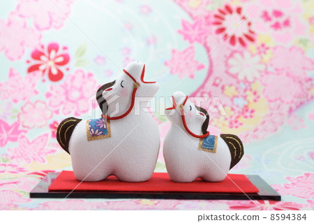New Year's card material Mother and child of a new year horse with a smile 8594384