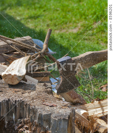 chopping firewood 8596201
