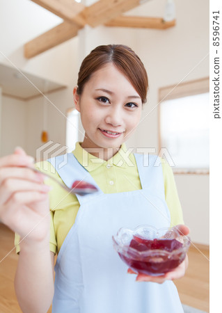 Female caregiver 8596741