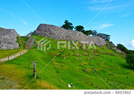 "Major Guo" of Nakijin castle (Okinawa Prefecture Kokubo-gun Nakijin village) 8601902
