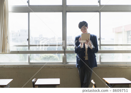 High school student couple High school student couple 8609751