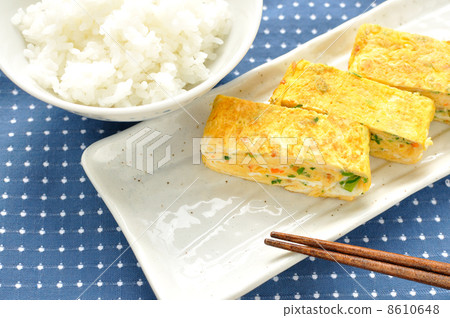 Grilled egg with vegetables 8610648