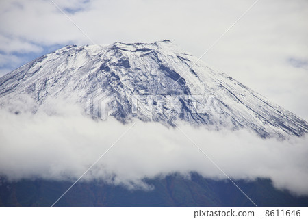 First crown of Mt. Fuji 8611646