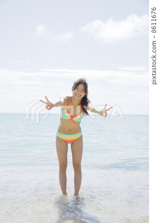 Women on the beach 8611676