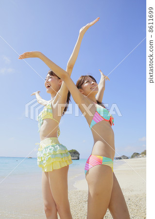 Women on the beach Women on the beach 8611699