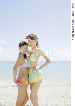 Women on the beach 8612358