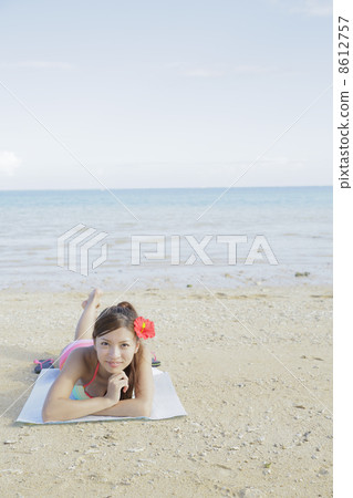Women on the beach 8612757