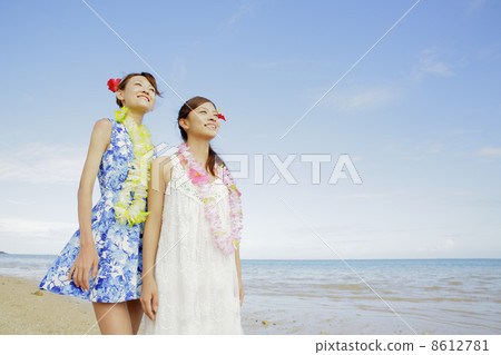 Women on the beach Women on the beach 8612781