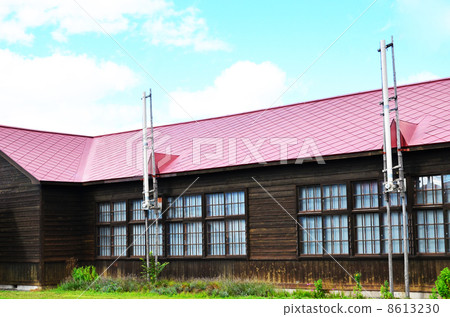 Old school building 8613230