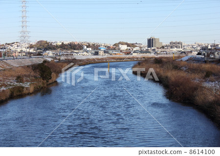 Tsurumi river where snow was piled up 8614100