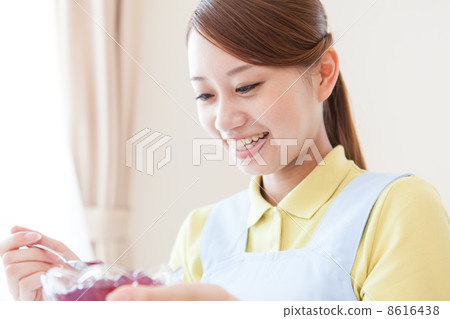 Young female caregiver 8616438