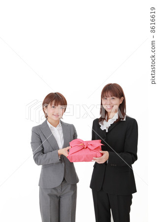 兩個女人用包布 8616619