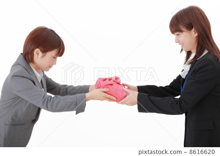 遞包裹布料包裹的女商人 遞包裹布料包裹的女商人 8616620