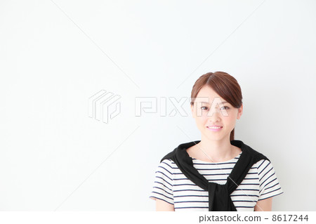 一個女人帶著微笑 8617244