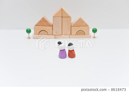 年長的夫婦和家 8618473