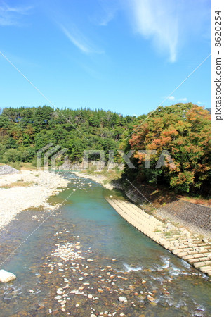 藍天和河和綠色 藍天和河和綠色 8620254