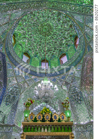 Mirrored interior of Ali Ibn Hamza shrine in Shiraz, Iran Mirrored interior of Ali Ibn Hamza shrine in Shiraz, Iran 8620277